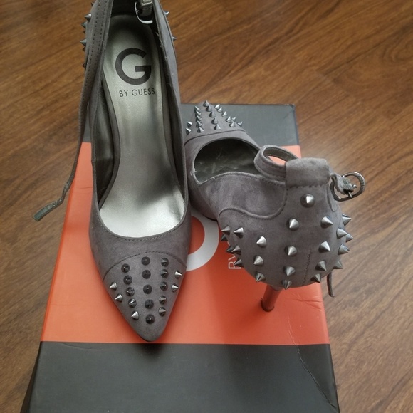 Heels - Picture 3 of 4